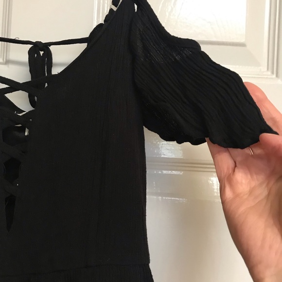 Black cold shoulder romper size medium - Picture 2 of 4